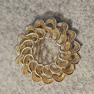 SARA COVENTRY Vintage Goldtone 1 7/8"Dia. Brooch